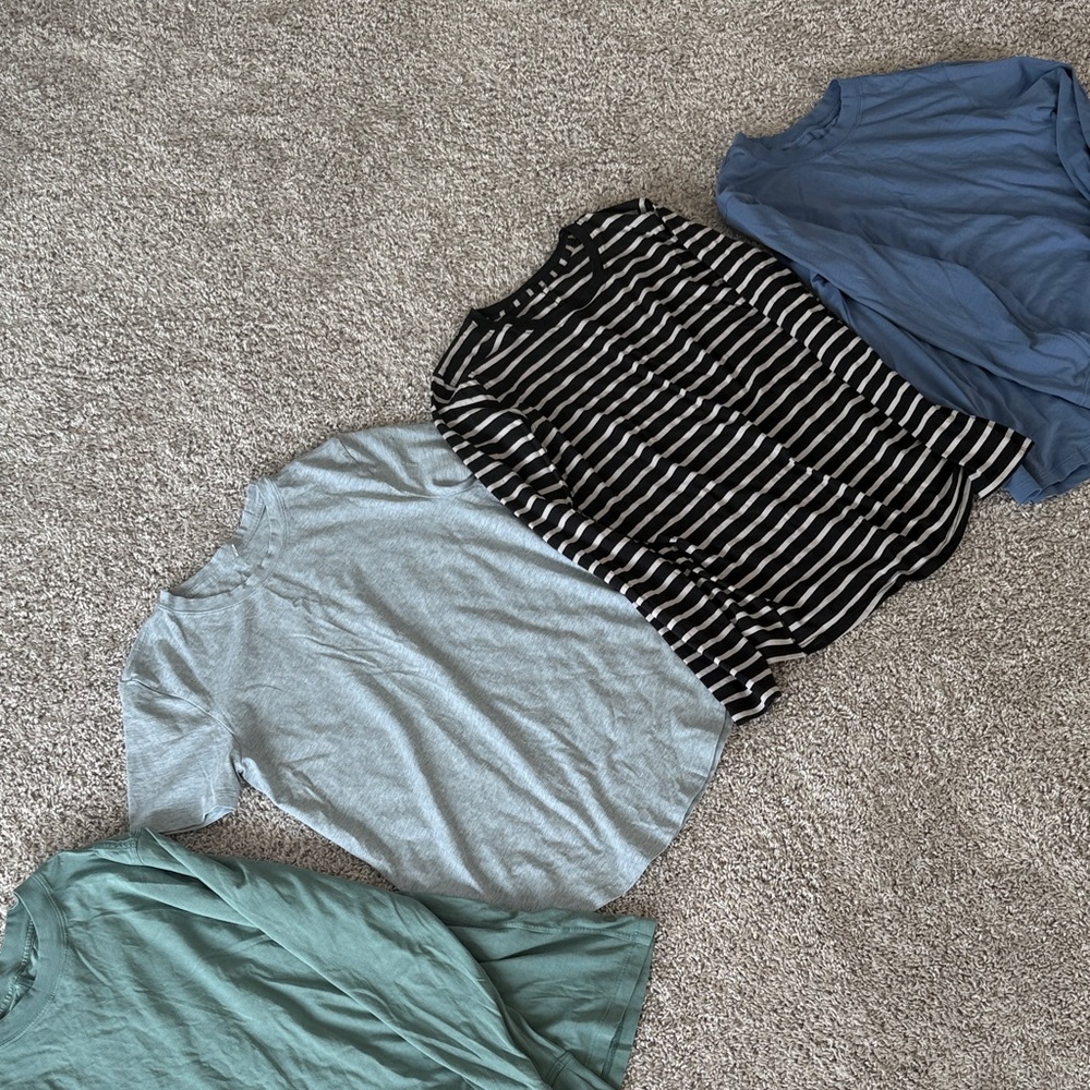 Lululemon set of 4 tees